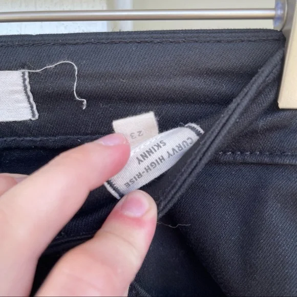 Madewell•Curvy High-Rise Skinny Jeans in Carbondale Wash - Picture 6 of 9